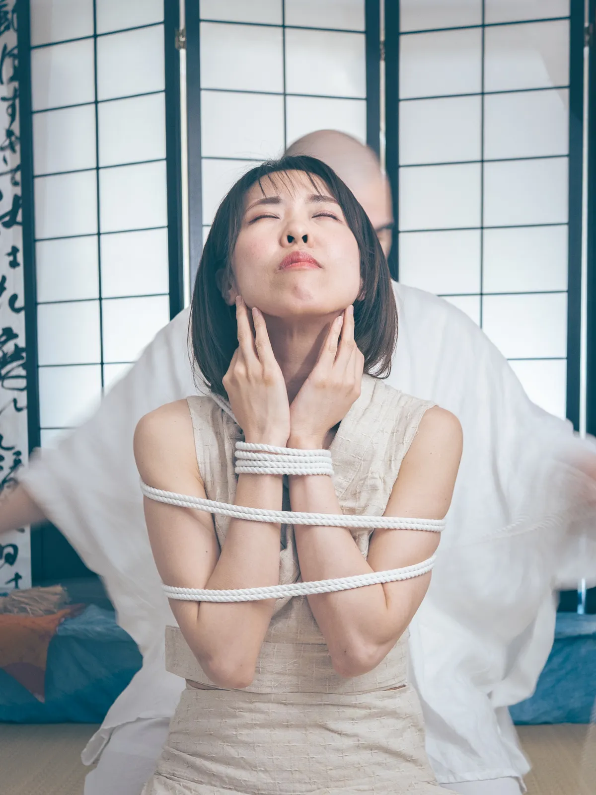 A rope meditation session in progress, with rope, guided attention, and body awareness deepening together.