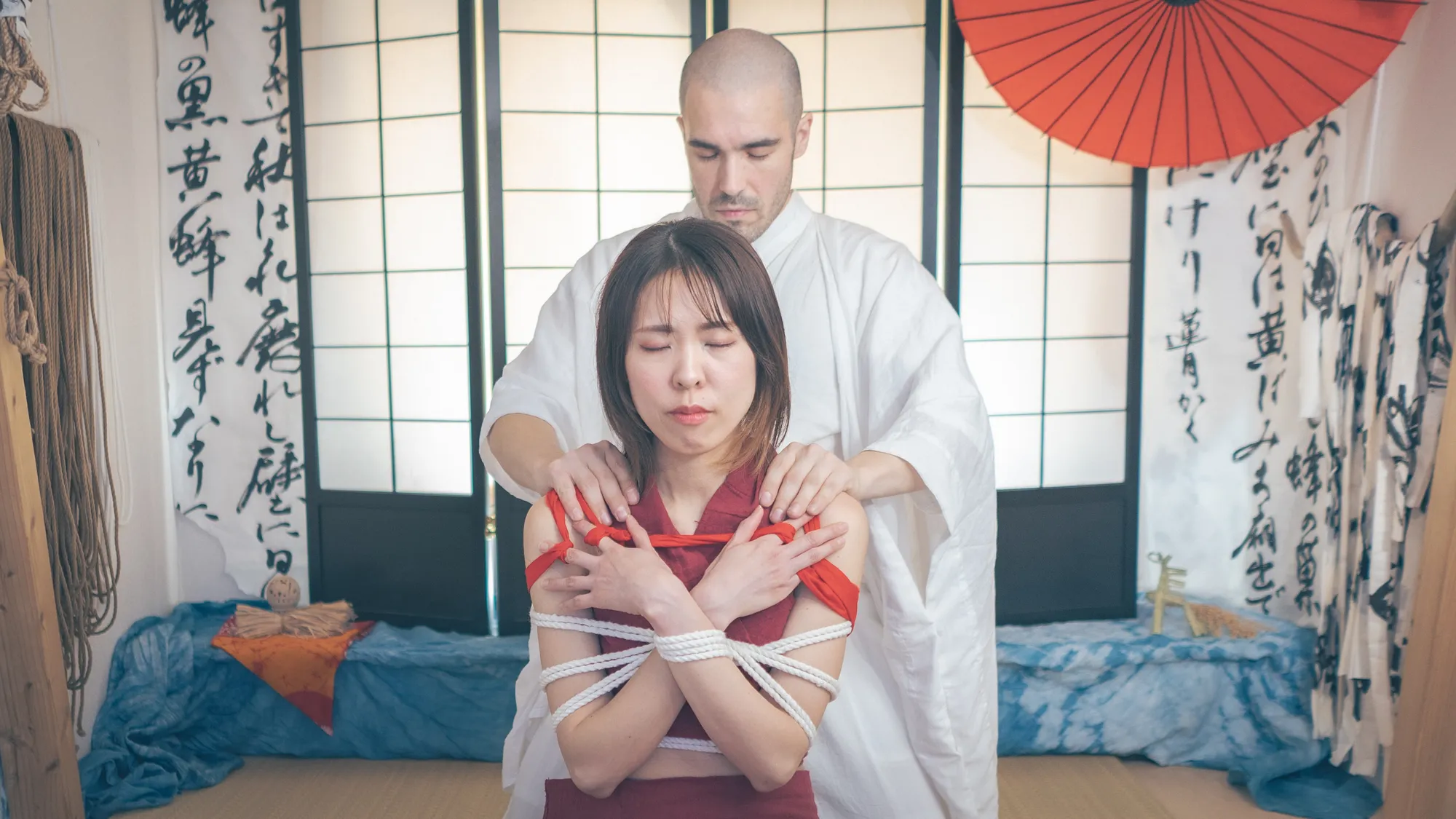 Pablo Aida guiding a private rope meditation session at AIDA METHOD in Omotesando, Tokyo.